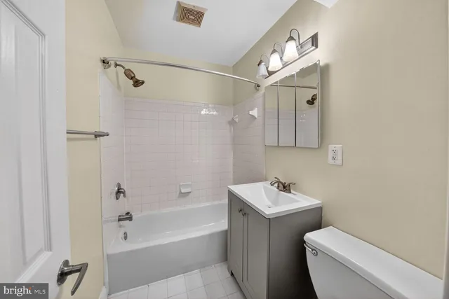 $100,000 | 5601 Parker House Terrace, Unit 319, Hyattsville, MD 20782