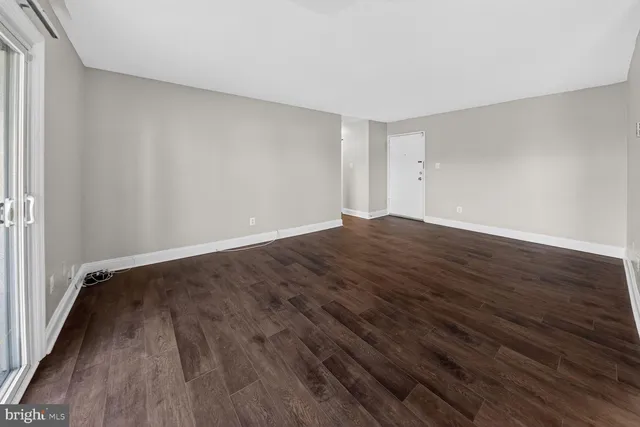 $100,000 | 5601 Parker House Terrace, Unit 319, Hyattsville, MD 20782