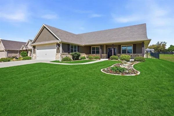 $624,900 | 121 Bowie Drive, Gainesville, TX 76240