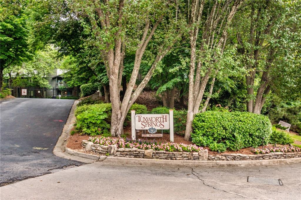 424 Tuxworth Circle Decatur, GA 30033 - Photo 1 of 1 a sign that is in front of a white house