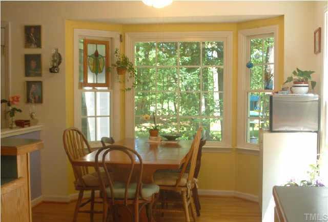 Cozy breakfast nook with great view!