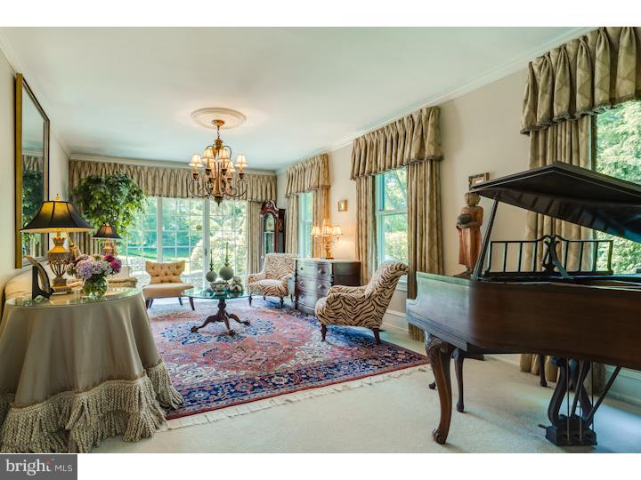 549 Chews Landing Road Haddonfield, NJ 08033 - Photo 4 of 25 Living Room