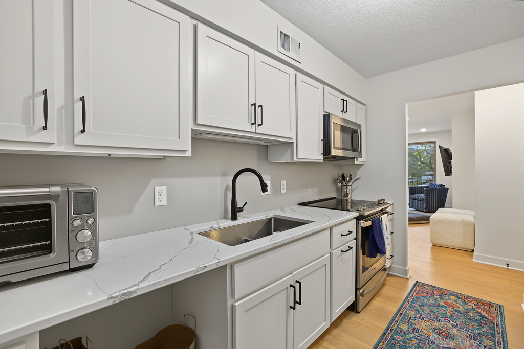 6328 Barrie Road, Unit 3M Edina, MN 55435 - Photo 8 of 27 Gallery Image 8