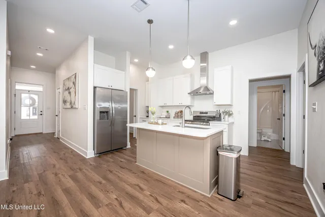 $2,300 | 1605 South 9th Street, Ocean Springs, MS 39564