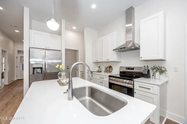 $2,300 | 1605 South 9th Street, Ocean Springs, MS 39564