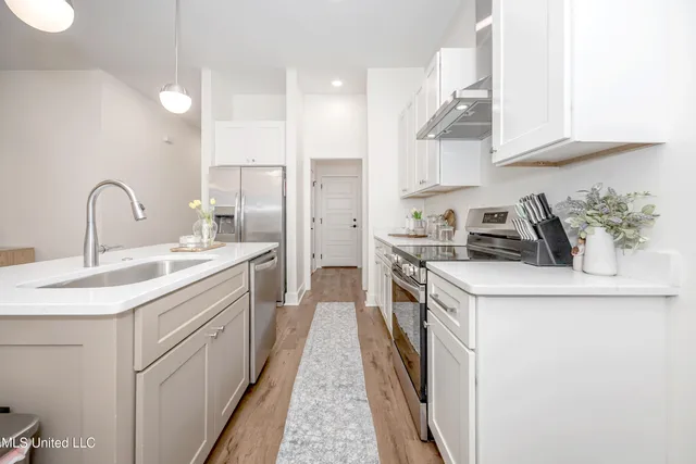 $2,300 | 1605 South 9th Street, Ocean Springs, MS 39564