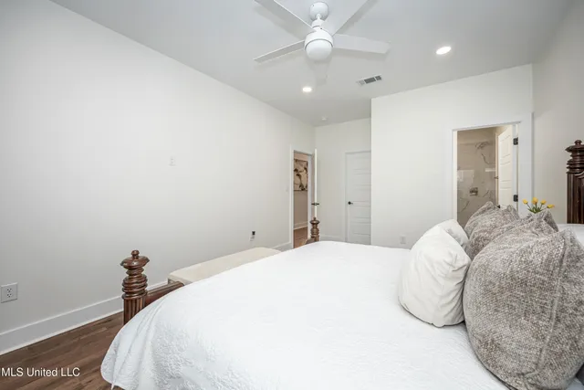 $2,300 | 1605 South 9th Street, Ocean Springs, MS 39564