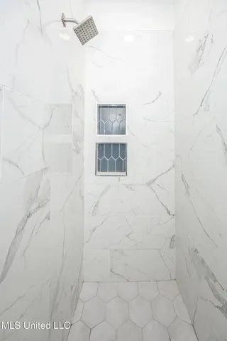 $2,300 | 1605 South 9th Street, Ocean Springs, MS 39564