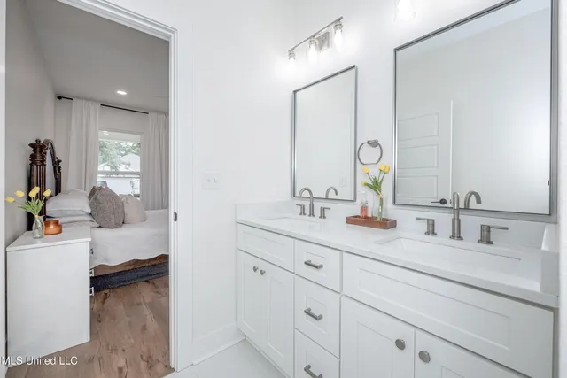 $2,300 | 1605 South 9th Street, Ocean Springs, MS 39564