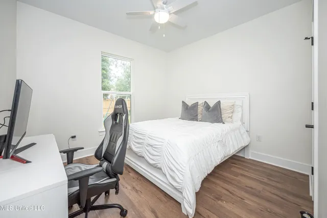 $2,300 | 1605 South 9th Street, Ocean Springs, MS 39564