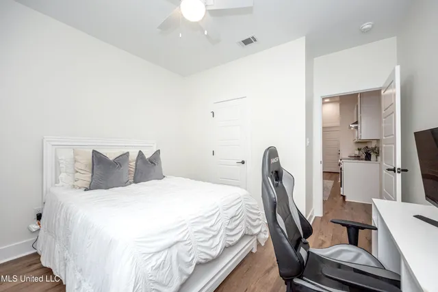 $2,300 | 1605 South 9th Street, Ocean Springs, MS 39564