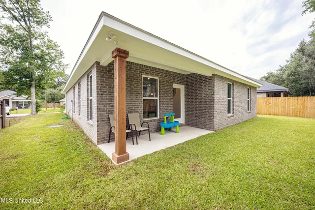 $2,300 | 1605 South 9th Street, Ocean Springs, MS 39564
