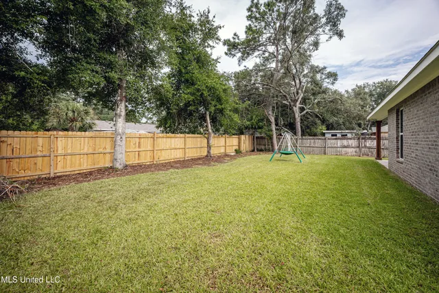 $2,300 | 1605 South 9th Street, Ocean Springs, MS 39564