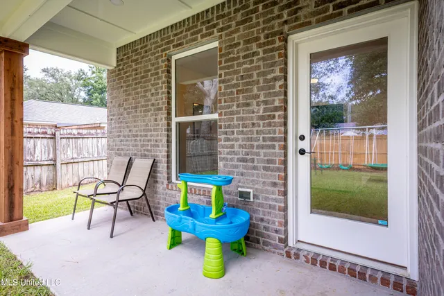 $2,300 | 1605 South 9th Street, Ocean Springs, MS 39564