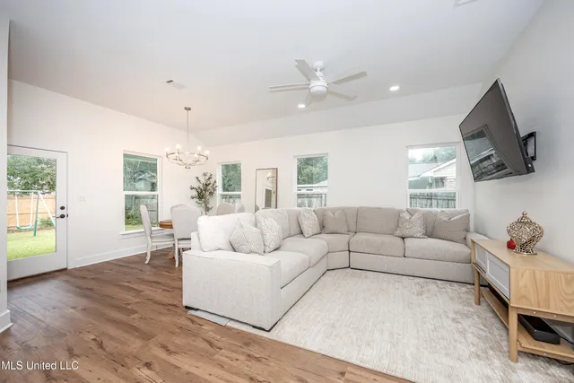 $2,300 | 1605 South 9th Street, Ocean Springs, MS 39564