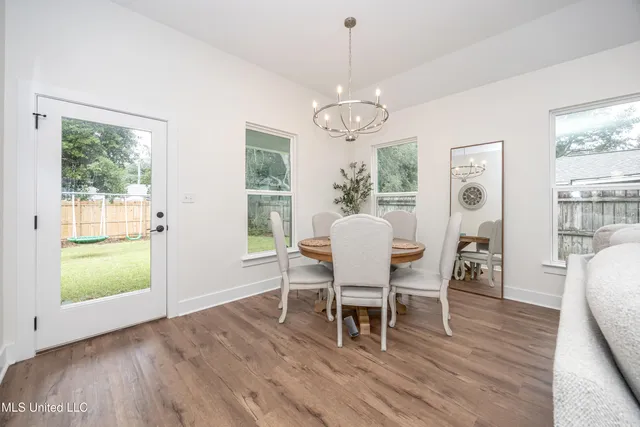 $2,300 | 1605 South 9th Street, Ocean Springs, MS 39564