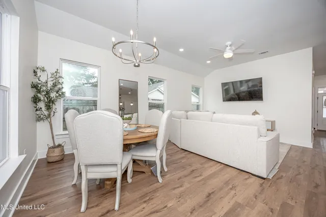 $2,300 | 1605 South 9th Street, Ocean Springs, MS 39564