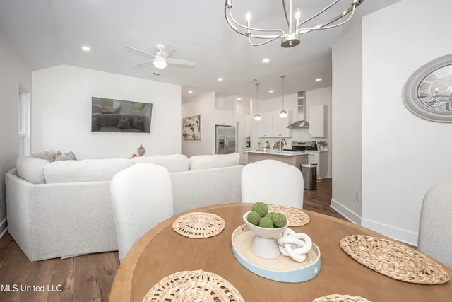 $2,300 | 1605 South 9th Street, Ocean Springs, MS 39564