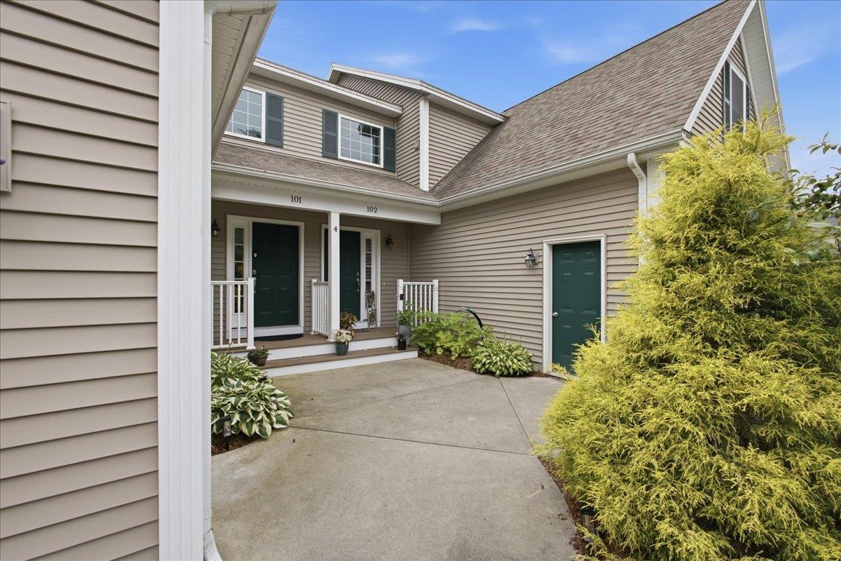 4 Hummingbird Lane, Unit 101 Milton, VT 05468 - Photo 10 of 59