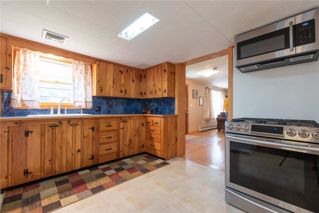 787 Round Top Road Burrillville, RI 02830 - Photo 8 of 24