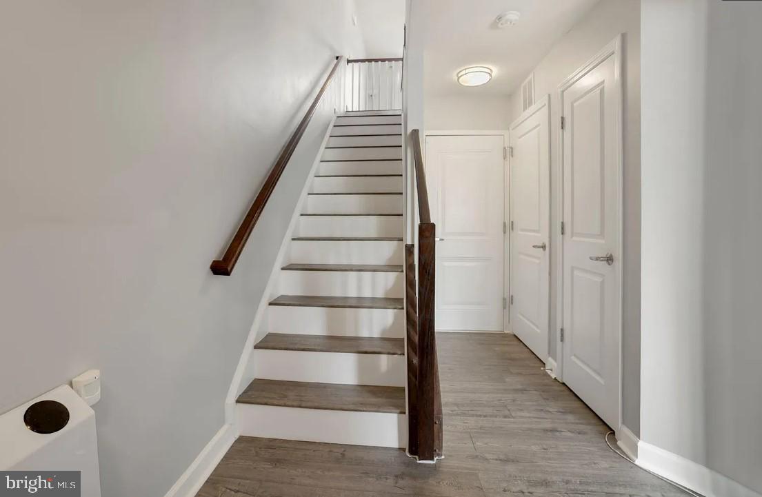 2600 Stanton Road Southeast Washington, DC 20020 - Photo 3 of 19 Foyer & Staircase
