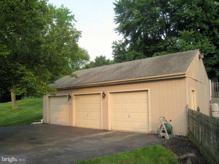23 Applewood Road Malvern, PA 19355 - Photo 20 of 25 Garage