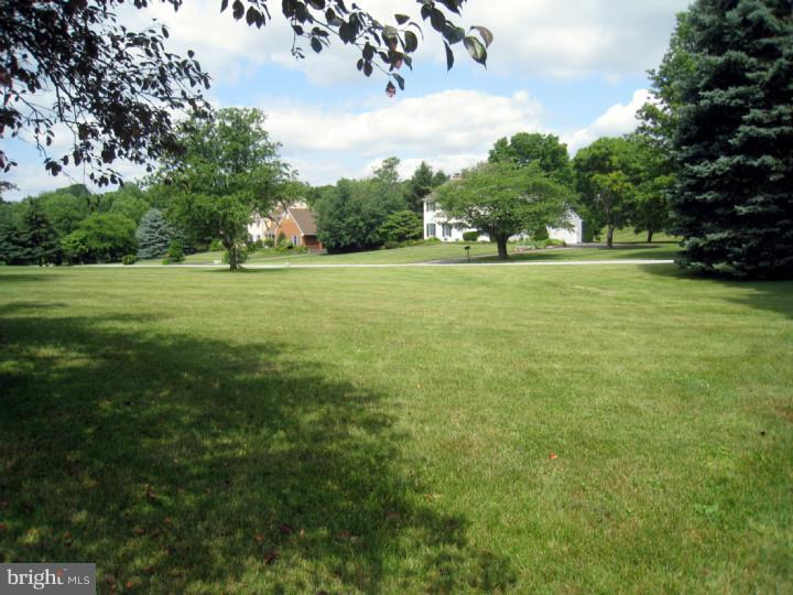 23 Applewood Road Malvern, PA 19355 - Photo 21 of 25 Front Yard