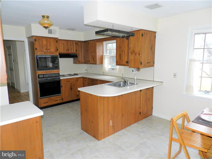 23 Applewood Road Malvern, PA 19355 - Photo 6 of 25 Kitchen