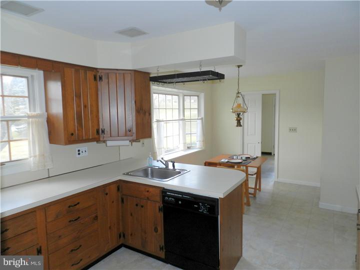 23 Applewood Road Malvern, PA 19355 - Photo 7 of 25 Kitchen