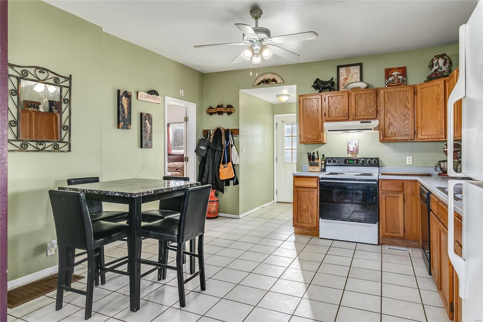 324 West Spring Street Staunton, IL 62088 - Photo 8 of 25