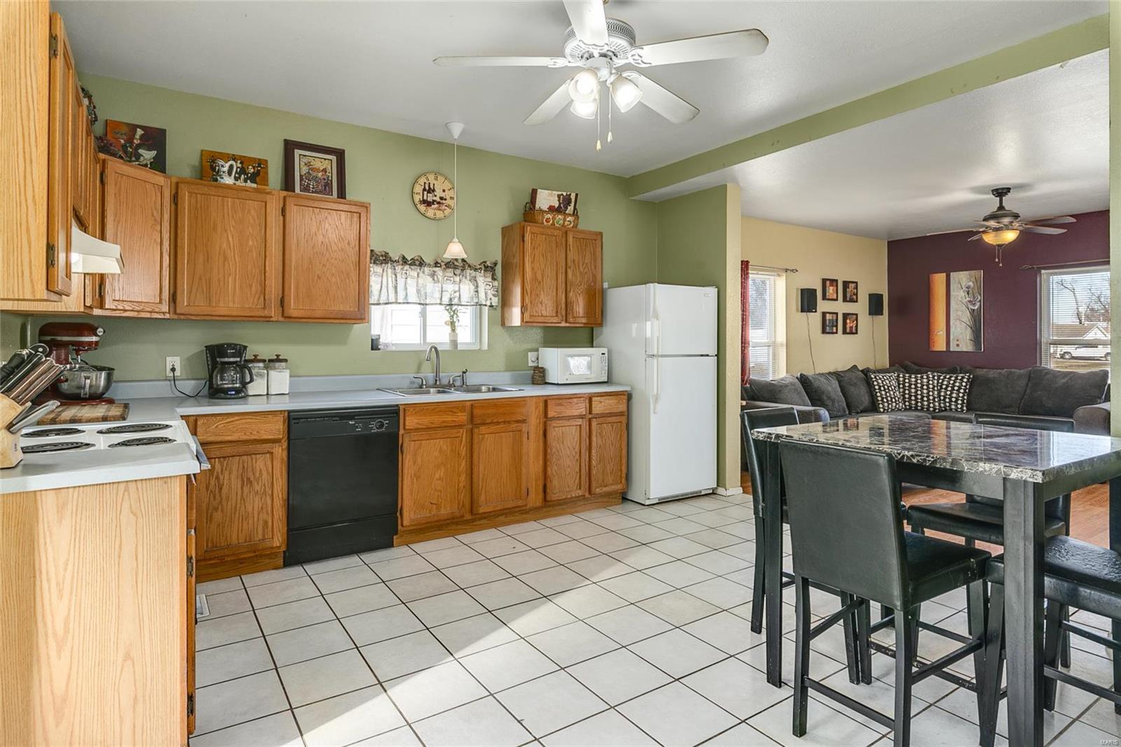 324 West Spring Street Staunton, IL 62088 - Photo 9 of 25