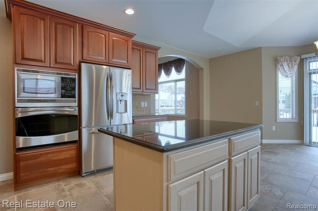 7348 Georgetowne Washington, MI 48095 - Photo 9 of 27 Gallery Image 9