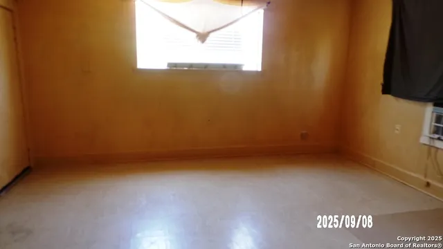 $185,000 | 704 North Washington Street, Beeville, TX 78102