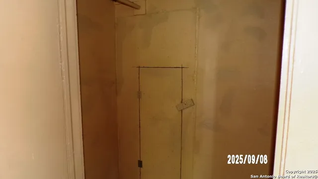 $185,000 | 704 North Washington Street, Beeville, TX 78102