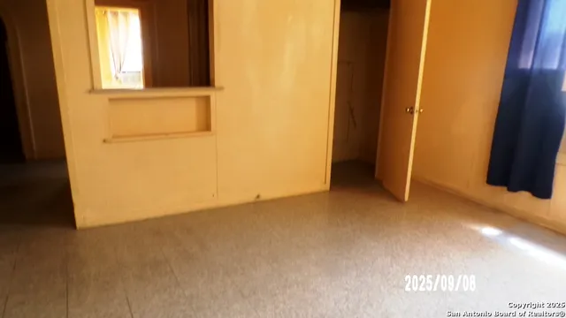 $185,000 | 704 North Washington Street, Beeville, TX 78102