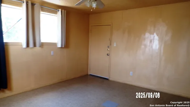 $185,000 | 704 North Washington Street, Beeville, TX 78102