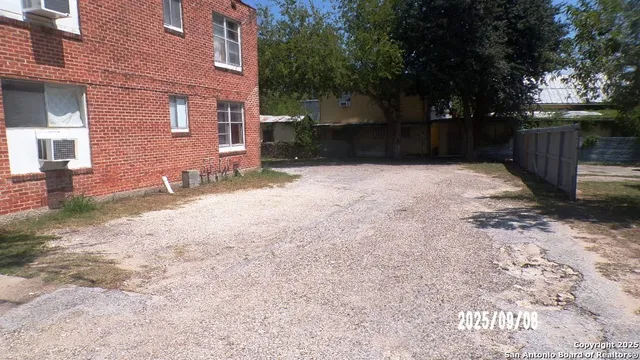 $185,000 | 704 North Washington Street, Beeville, TX 78102