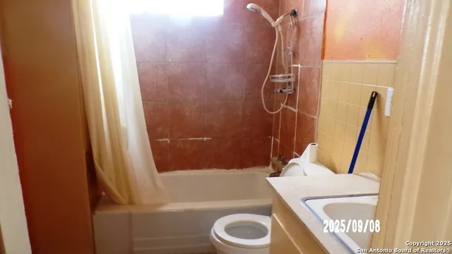 $185,000 | 704 North Washington Street, Beeville, TX 78102