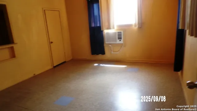 $185,000 | 704 North Washington Street, Beeville, TX 78102