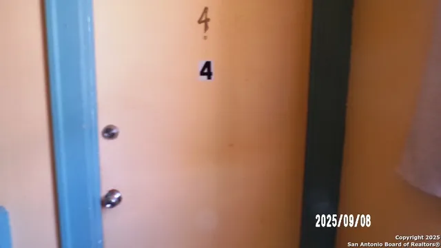 $185,000 | 704 North Washington Street, Beeville, TX 78102