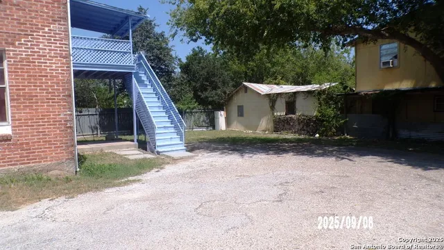 $185,000 | 704 North Washington Street, Beeville, TX 78102