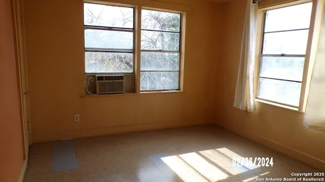 $185,000 | 704 North Washington Street, Beeville, TX 78102