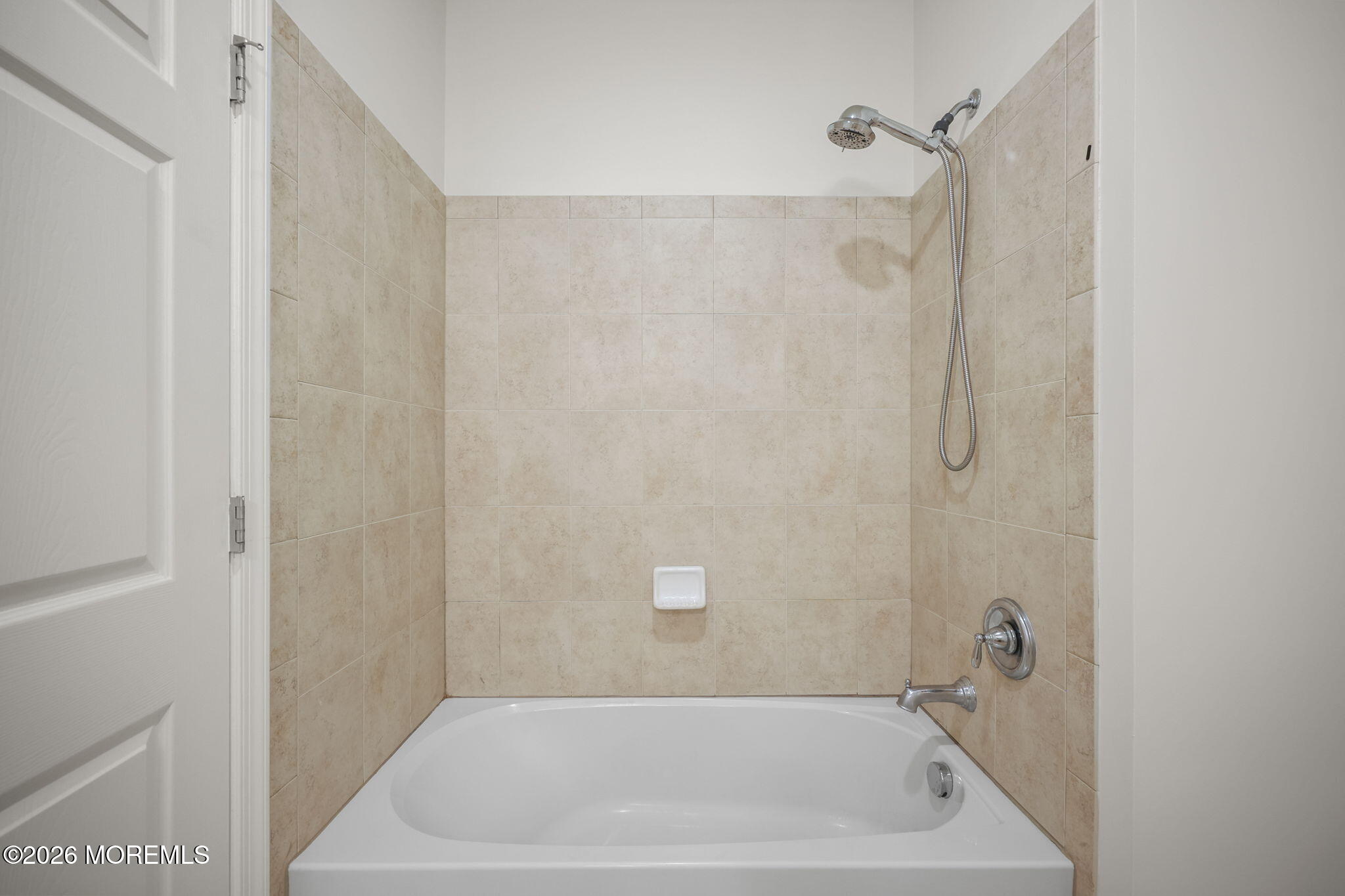 2201 River Road, Unit 4207 Point Pleasant, NJ 08742 - Photo 16 of 34 a bath tub sitting next to a shower