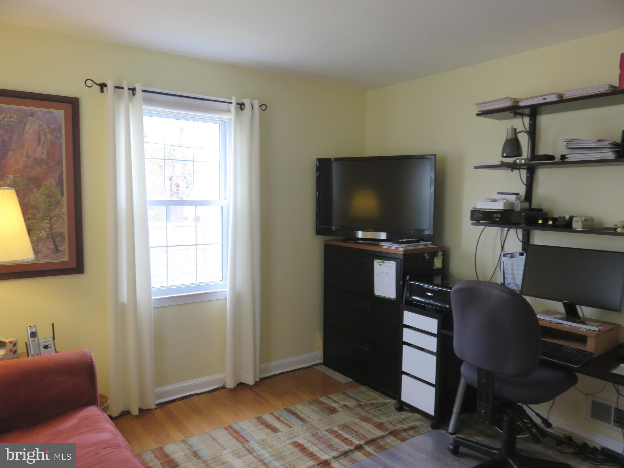 1804 Forrest Road Baltimore, MD 21234 - Photo 13 of 25 a livingroom with workspace and a window