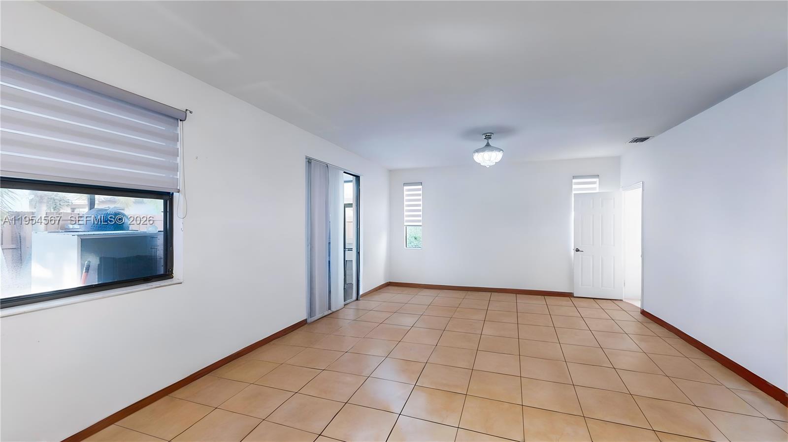 174 Southeast 35th Avenue Homestead, FL 33033 - Photo 10 of 74