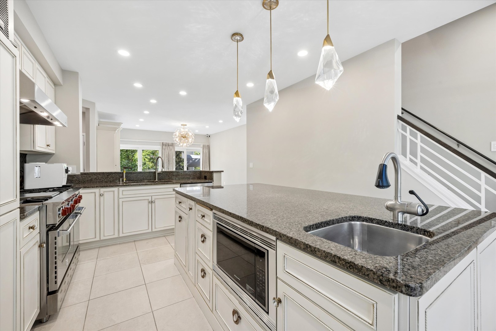 125 Circle Ridge Drive Burr Ridge, IL 60527 - Photo 8 of 50