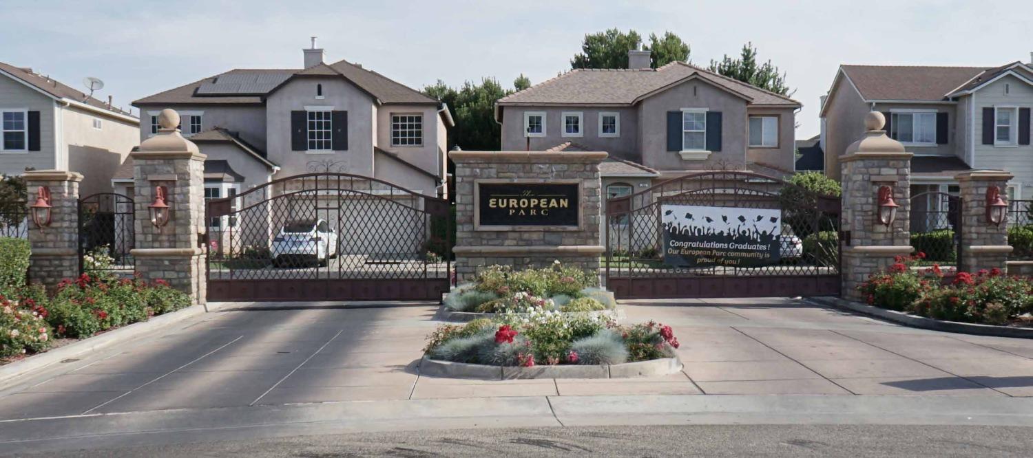 618 West Lisbon Lane Clovis, CA 93619 - Photo 26 of 26 a front view of a house with garden