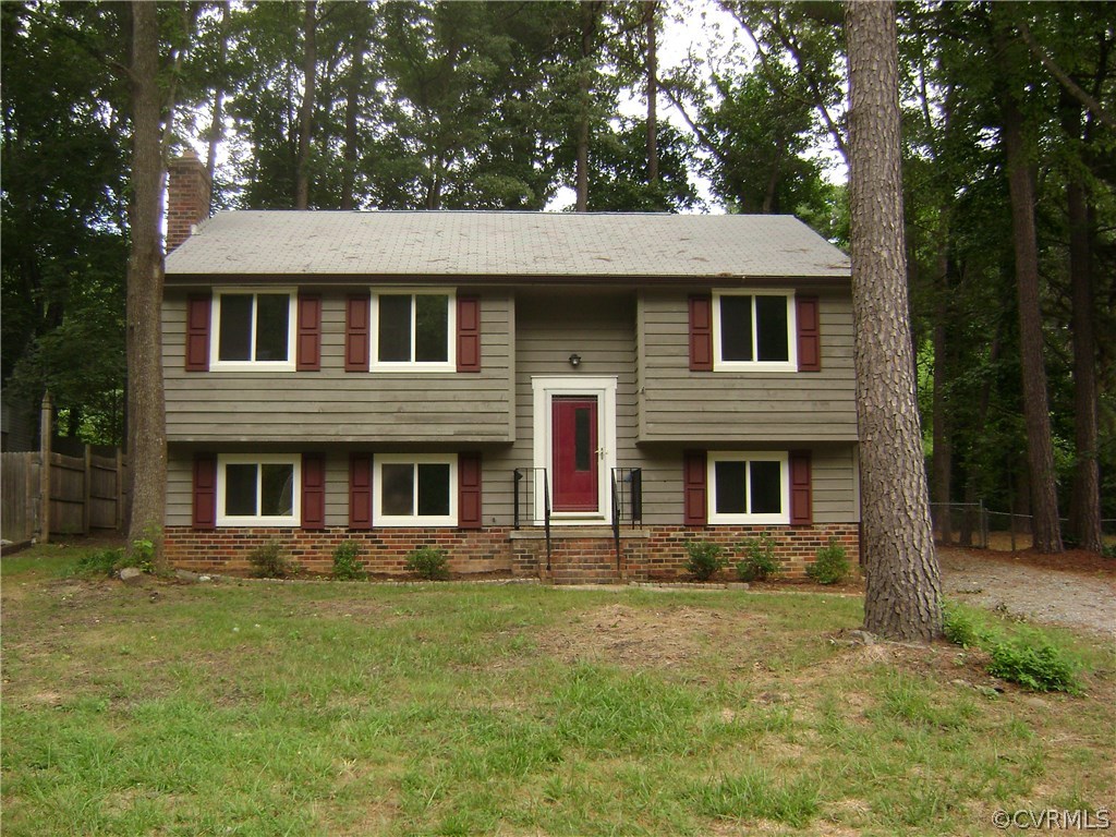 10506 White Rabbit Road Richmond, VA 23235 - Photo 2 of 27 a front view of a house with a yard
