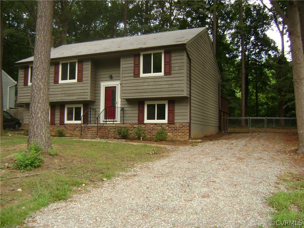 10506 White Rabbit Road Richmond, VA 23235 - Photo 4 of 27 a front view of a house with a garden