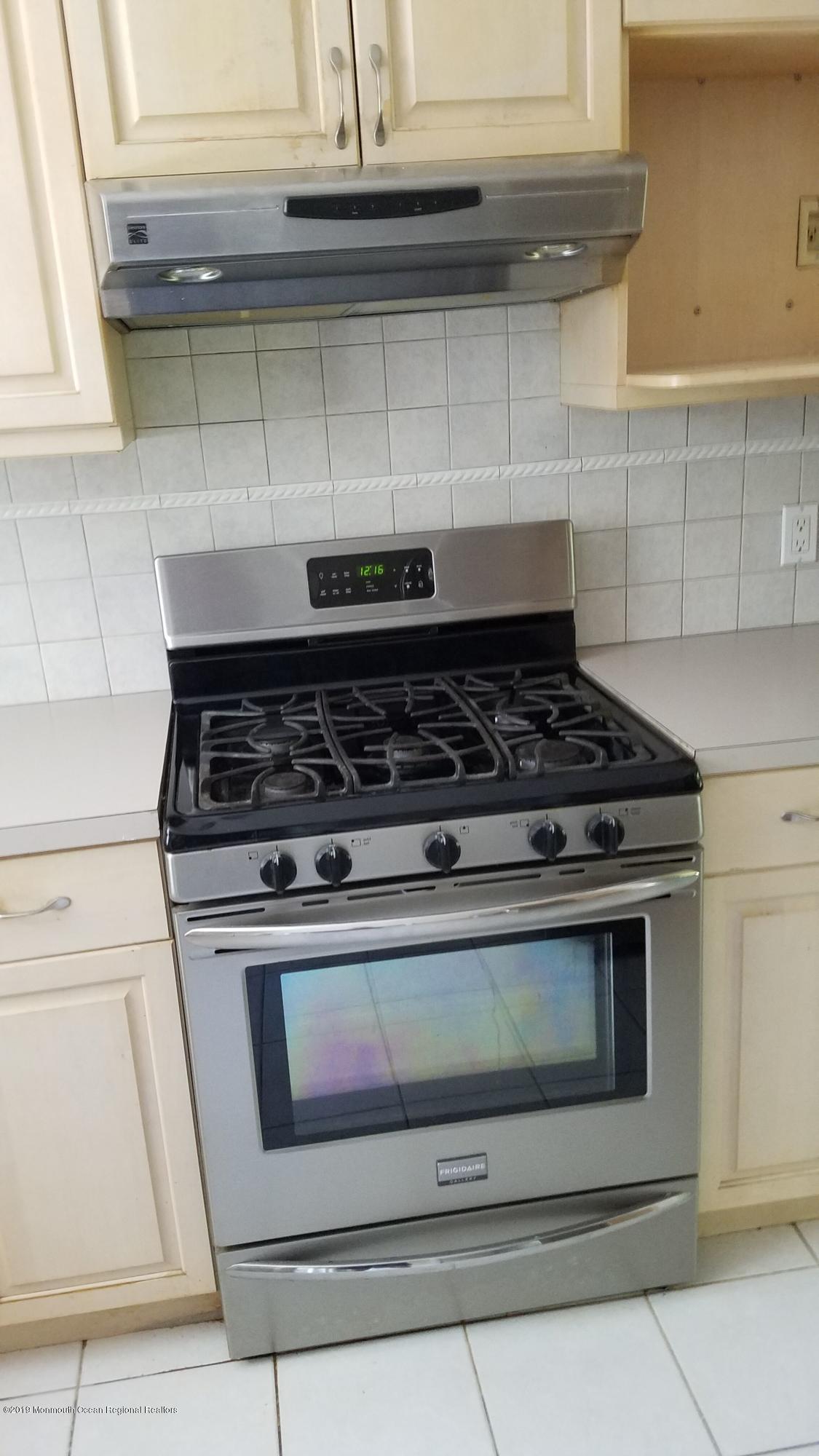 369 Old Squan Road Brick, NJ 08724 - Photo 8 of 30 squan kitchen stove